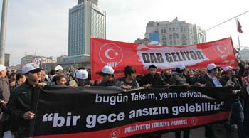 Large banner held by anti-Armenian protesters that reads: 'Today Taksim, Tomorrow Yerevan: We will descend upon suddenly in the night'