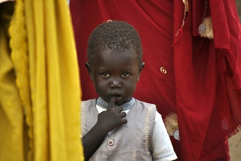 Child at a nutrition distribution center in South Sudan (Daniel Sullivan/United to End Genocide)