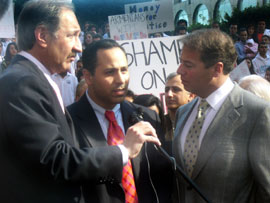 ANCA Board Member Raffi Hamparian (center) with attorneys Mark Geragos and Brian Kabatek during a rally callin attention to Genocide-era Assets stolen by Deutsche Bank - January 2006